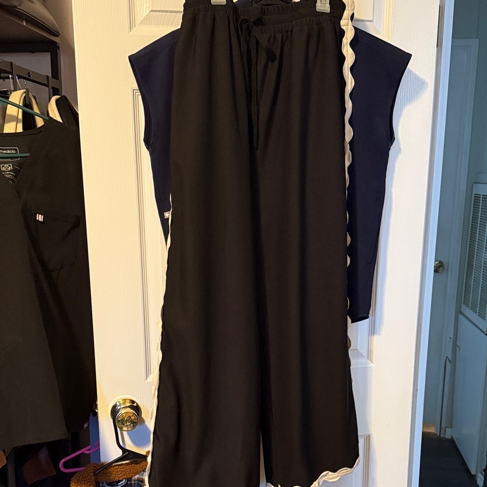 Entro Black Wide-Leg Women's Pants